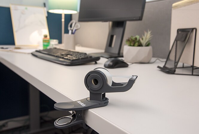 Scotch™ Clip & Twist Abroller im Einsatz
