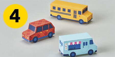 Schritt 4 - drei Papierautos auf einem Tisch
